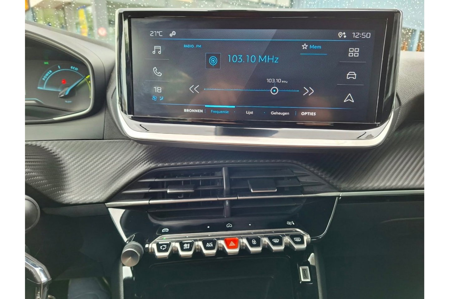Peugeot 2008 1.2 HYBRIDE 136 STYLE AUTOMAAT AIRCO PDC CARPLAY