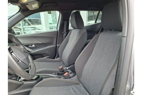 Peugeot 2008 1.2 HYBRIDE 136 STYLE AUTOMAAT AIRCO PDC CARPLAY