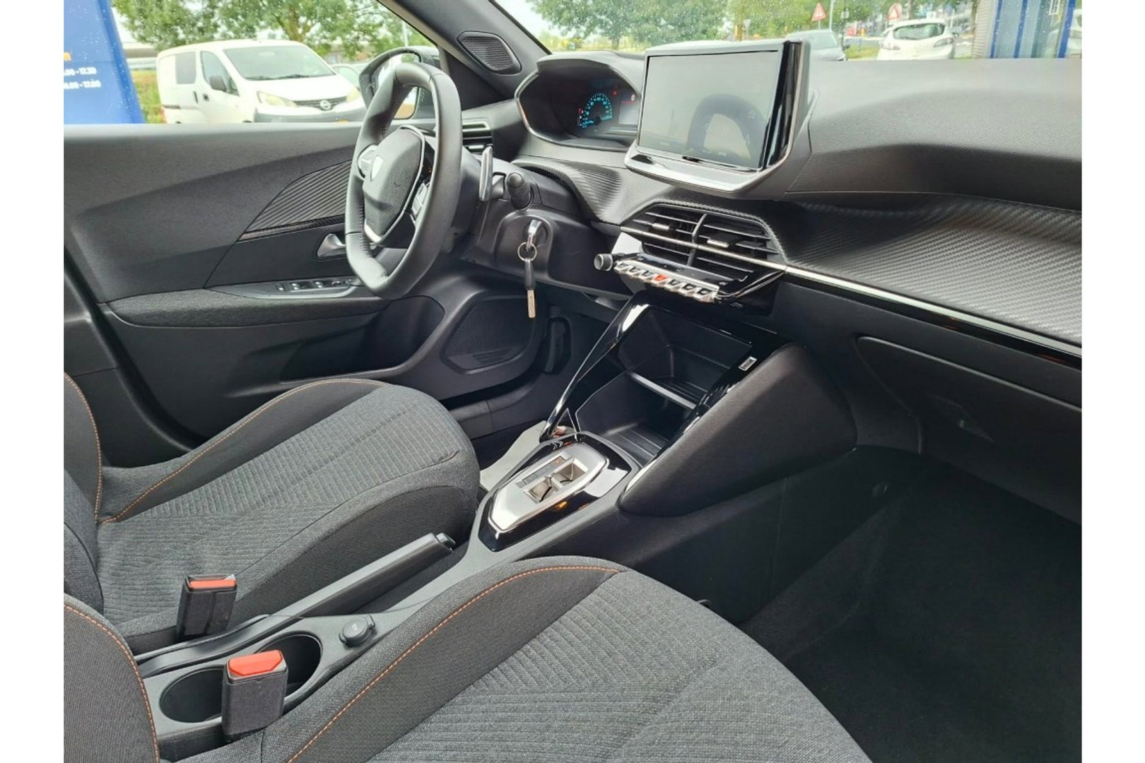 Peugeot 2008 1.2 HYBRIDE 136 STYLE AUTOMAAT AIRCO PDC CARPLAY