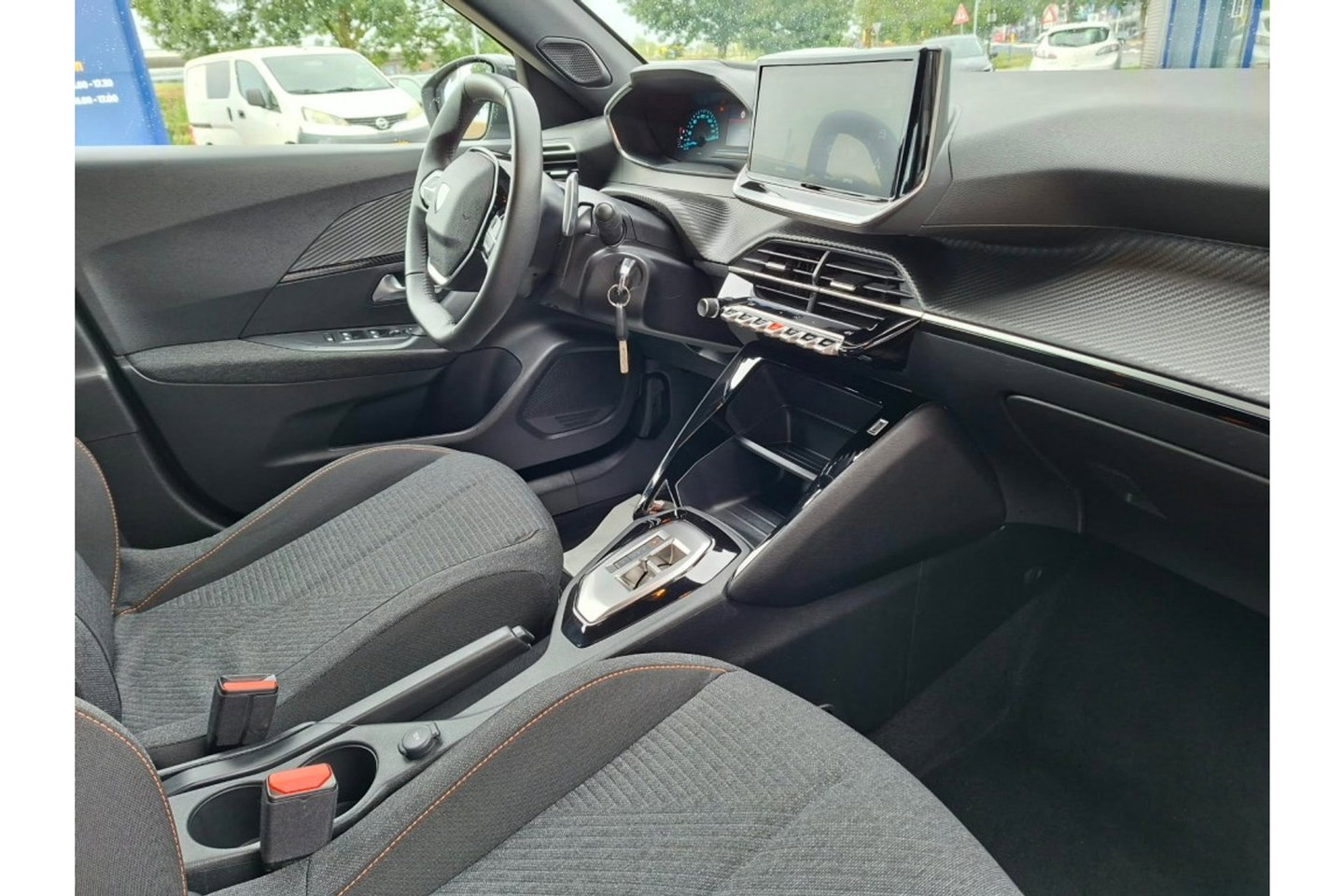 Peugeot 2008 1.2 HYBRIDE 136 STYLE AUTOMAAT AIRCO PDC CARPLAY