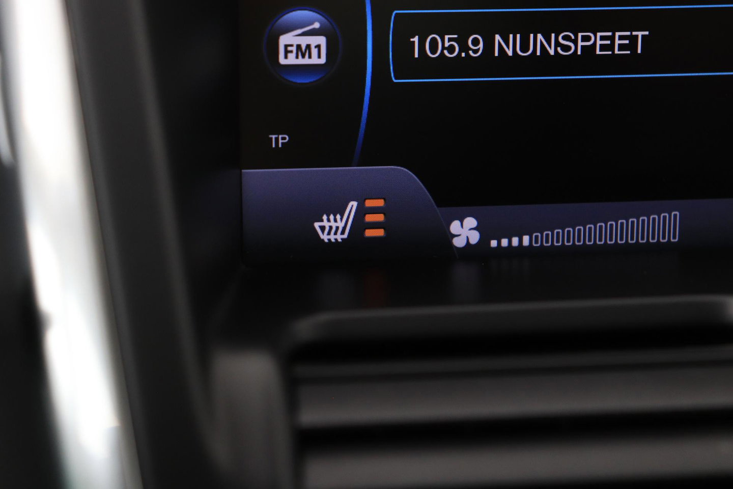 Volvo XC60 T5 Momentum | Elektrische Stoel + Memory | Stoelverwarming | Trekhaak | Cruise Control