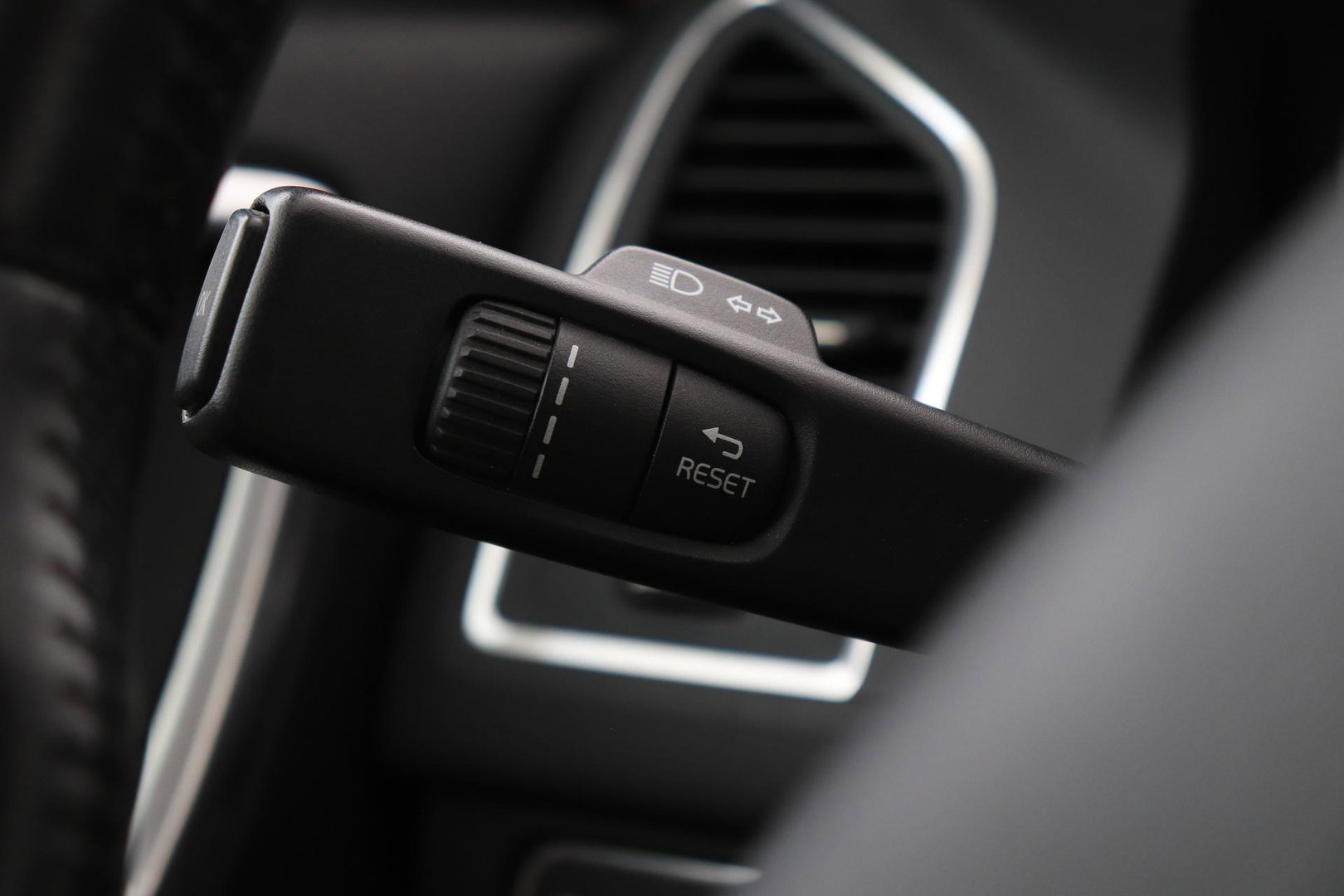 Volvo XC60 T5 Momentum | Elektrische Stoel + Memory | Stoelverwarming | Trekhaak | Cruise Control