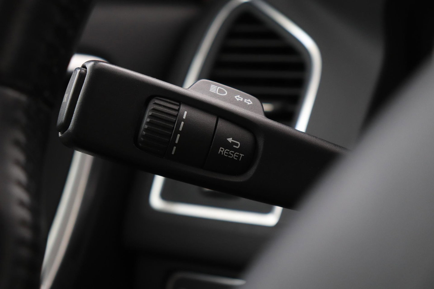 Volvo XC60 T5 Momentum | Elektrische Stoel + Memory | Stoelverwarming | Trekhaak | Cruise Control