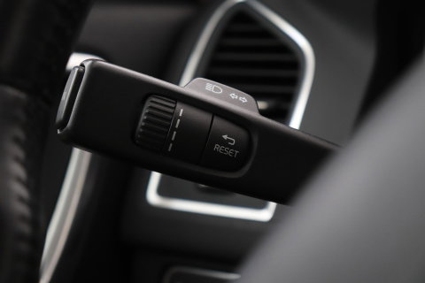 Volvo XC60 T5 Momentum | Elektrische Stoel + Memory | Stoelverwarming | Trekhaak | Cruise Control