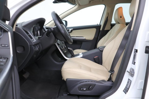 Volvo XC60 T5 Momentum | Elektrische Stoel + Memory | Stoelverwarming | Trekhaak | Cruise Control