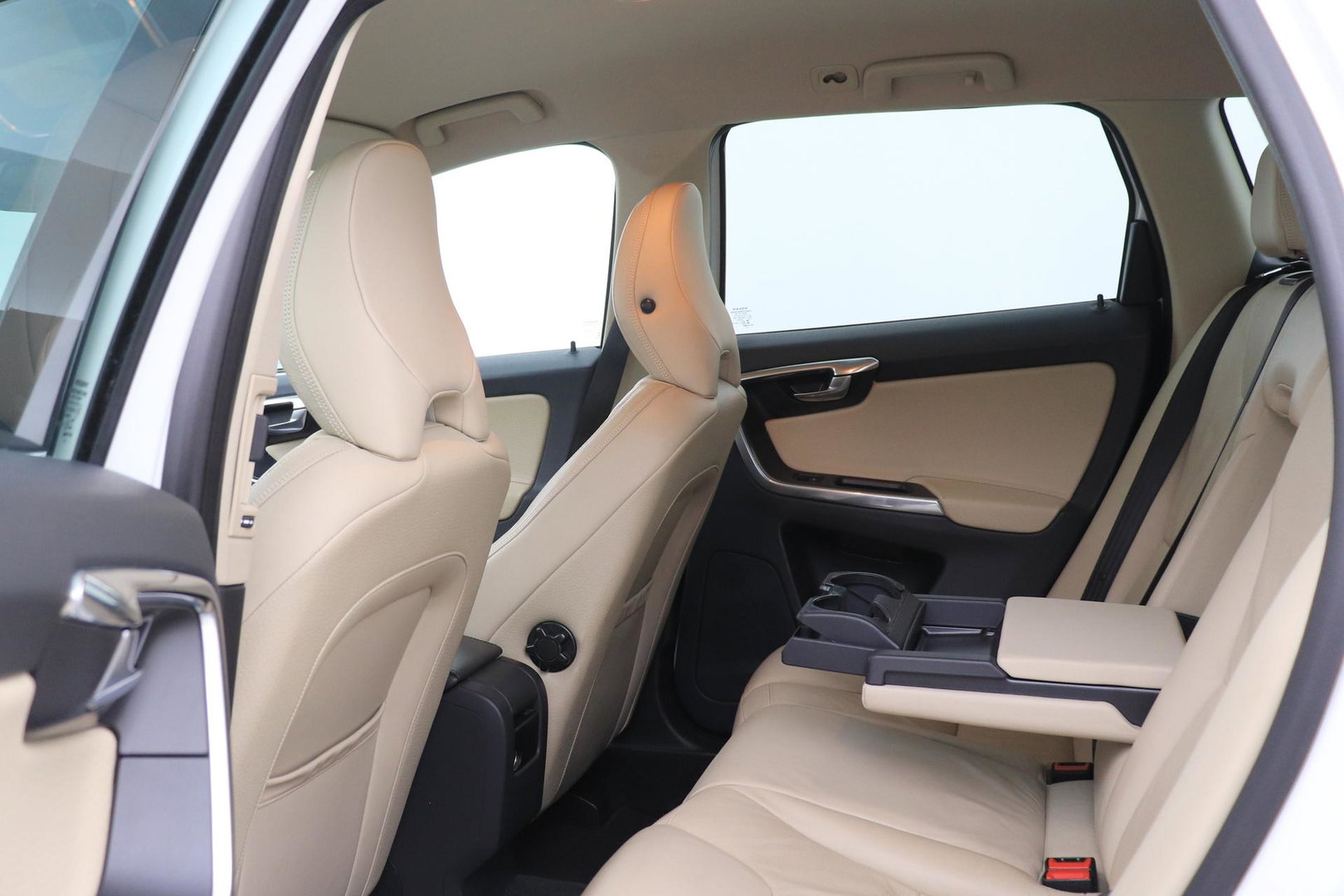 Volvo XC60 T5 Momentum | Elektrische Stoel + Memory | Stoelverwarming | Trekhaak | Cruise Control