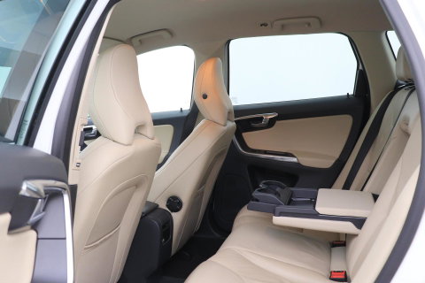Volvo XC60 T5 Momentum | Elektrische Stoel + Memory | Stoelverwarming | Trekhaak | Cruise Control