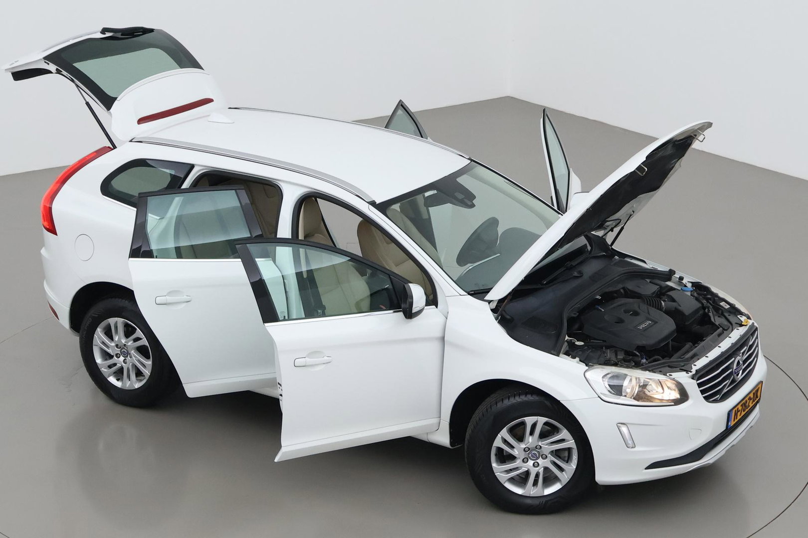 Volvo XC60 T5 Momentum | Elektrische Stoel + Memory | Stoelverwarming | Trekhaak | Cruise Control