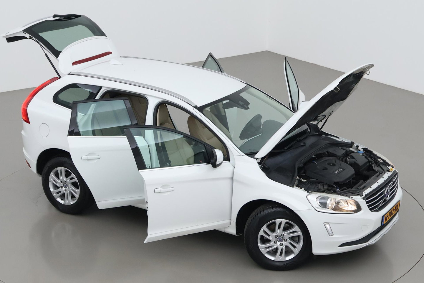 Volvo XC60 T5 Momentum | Elektrische Stoel + Memory | Stoelverwarming | Trekhaak | Cruise Control