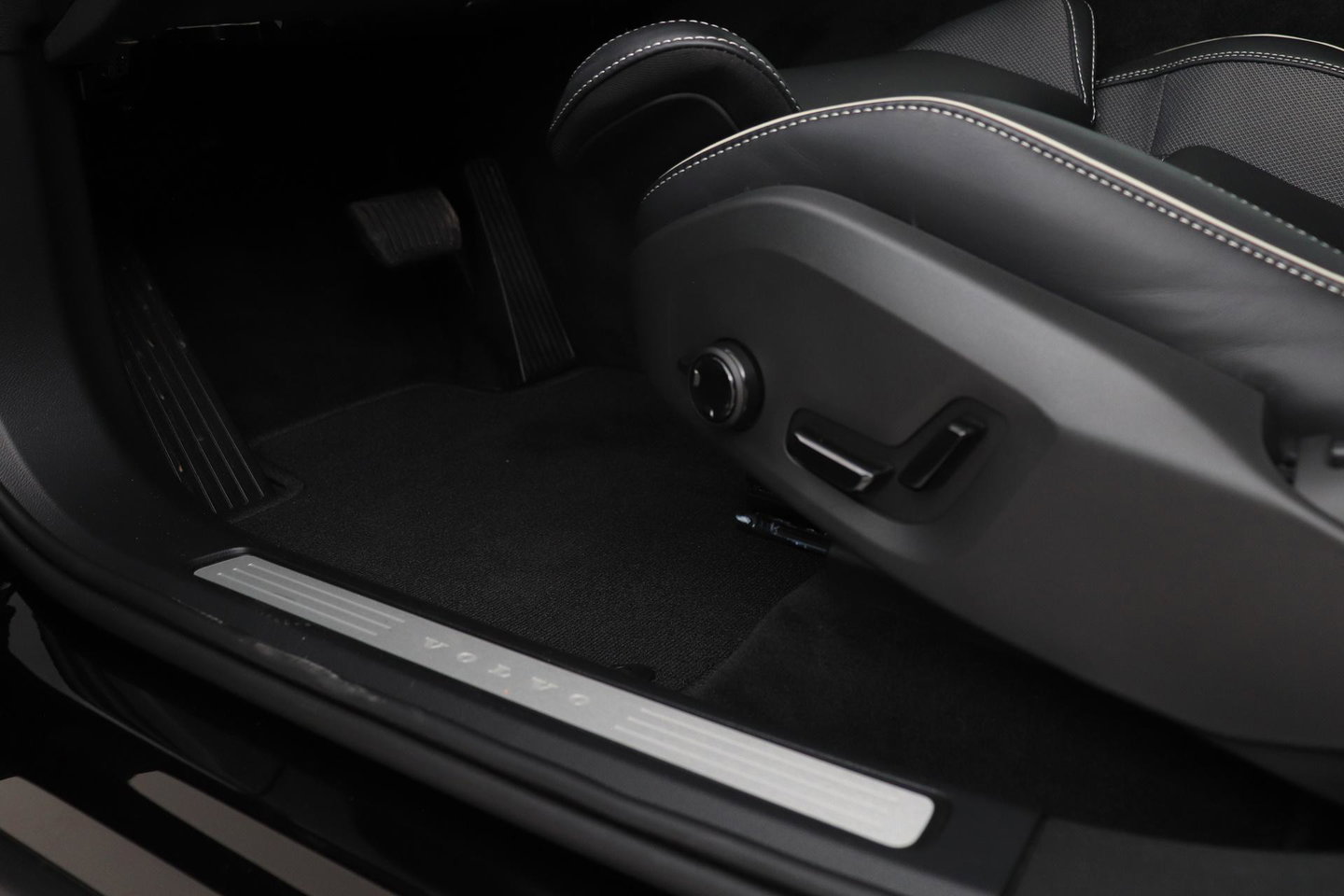 Volvo XC60 T6 Plus Black Edition | Harman/Kardon | Panoramadak | 360-camera | 21 Inch