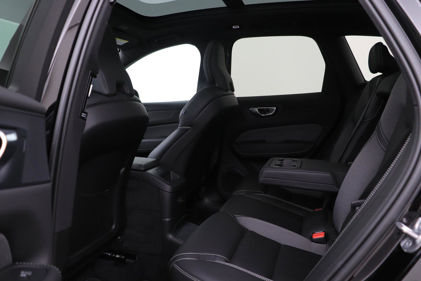 Volvo XC60 T6 Plus Black Edition | Harman/Kardon | Panoramadak | 360-camera | 21 Inch