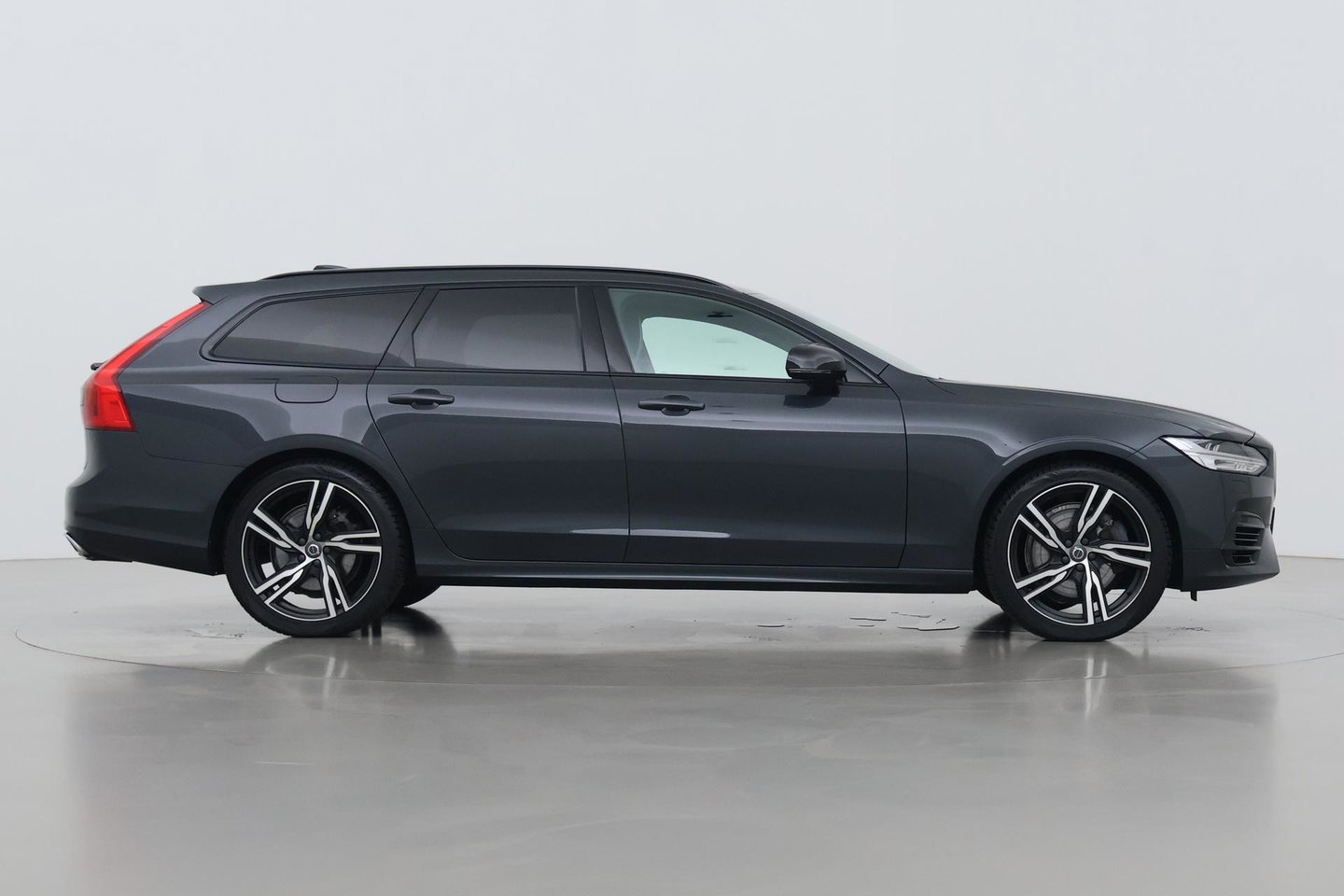 Volvo V90 T8 AWD R-Design | Luchtvering | Harman/Kardon | Trekhaak | 360° Camera | BLIS | Standkachel | 20 Inch | ACC