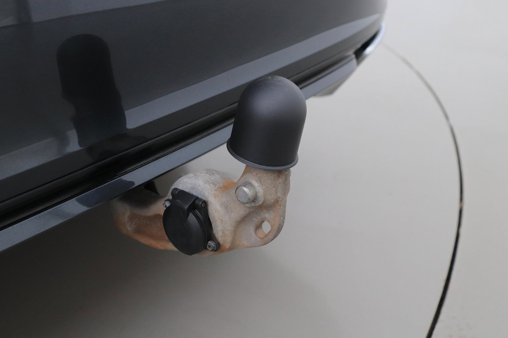 Volvo V90 T8 AWD R-Design | Luchtvering | Harman/Kardon | Trekhaak | 360° Camera | BLIS | Standkachel | 20 Inch | ACC