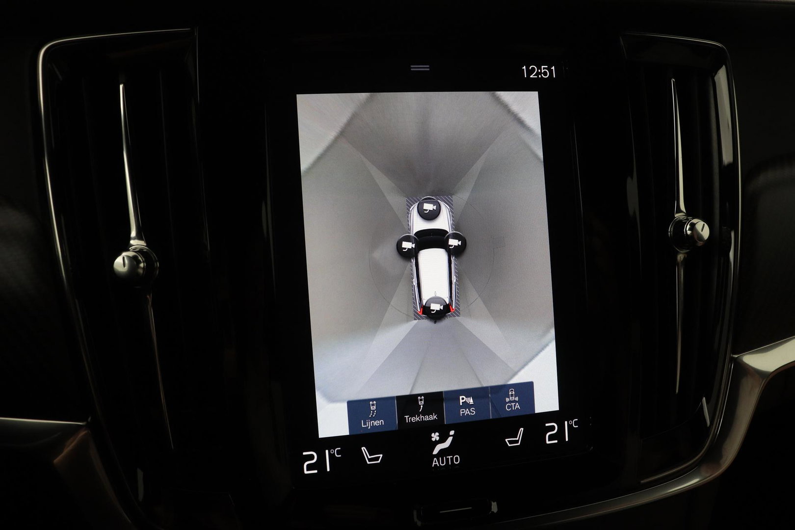 Volvo V90 T8 AWD R-Design | Luchtvering | Harman/Kardon | Trekhaak | 360° Camera | BLIS | Standkachel | 20 Inch | ACC