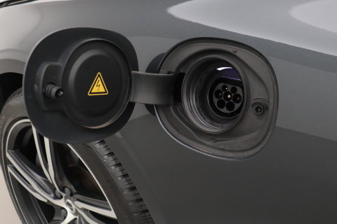 Volvo V90 T8 AWD R-Design | Luchtvering | Harman/Kardon | Trekhaak | 360° Camera | BLIS | Standkachel | 20 Inch | ACC