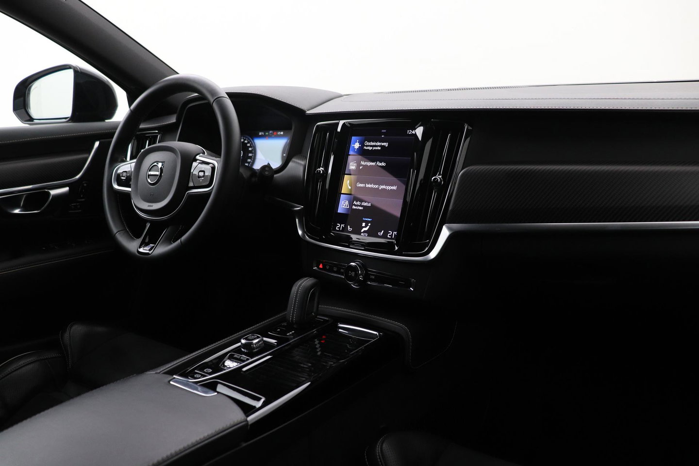 Volvo V90 T8 AWD R-Design | Luchtvering | Harman/Kardon | Trekhaak | 360° Camera | BLIS | Standkachel | 20 Inch | ACC