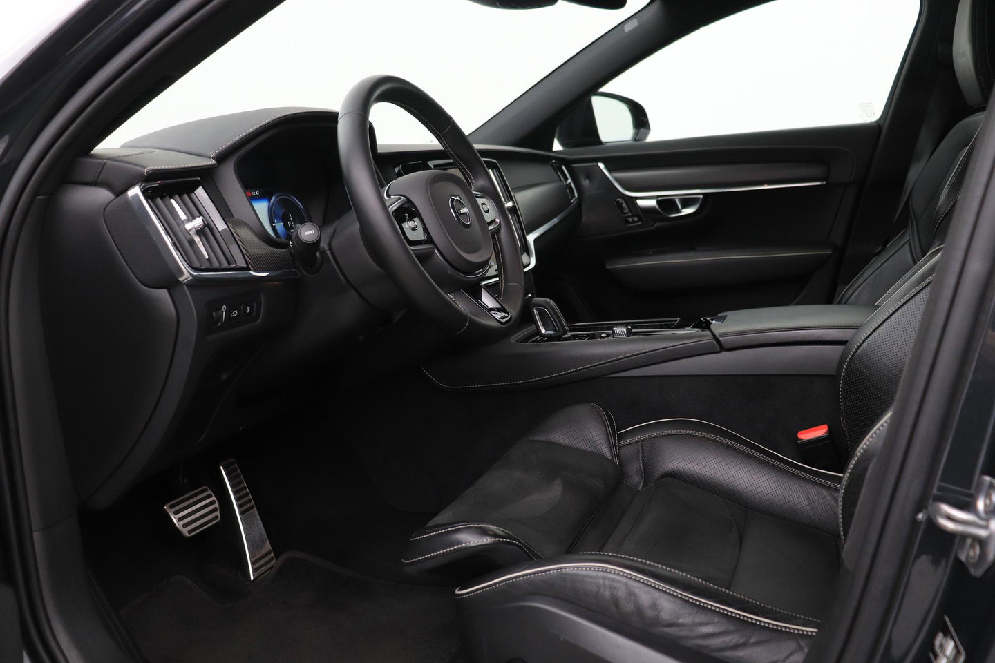 Volvo V90 T8 AWD R-Design | Luchtvering | Harman/Kardon | Trekhaak | 360° Camera | BLIS | Standkachel | 20 Inch | ACC