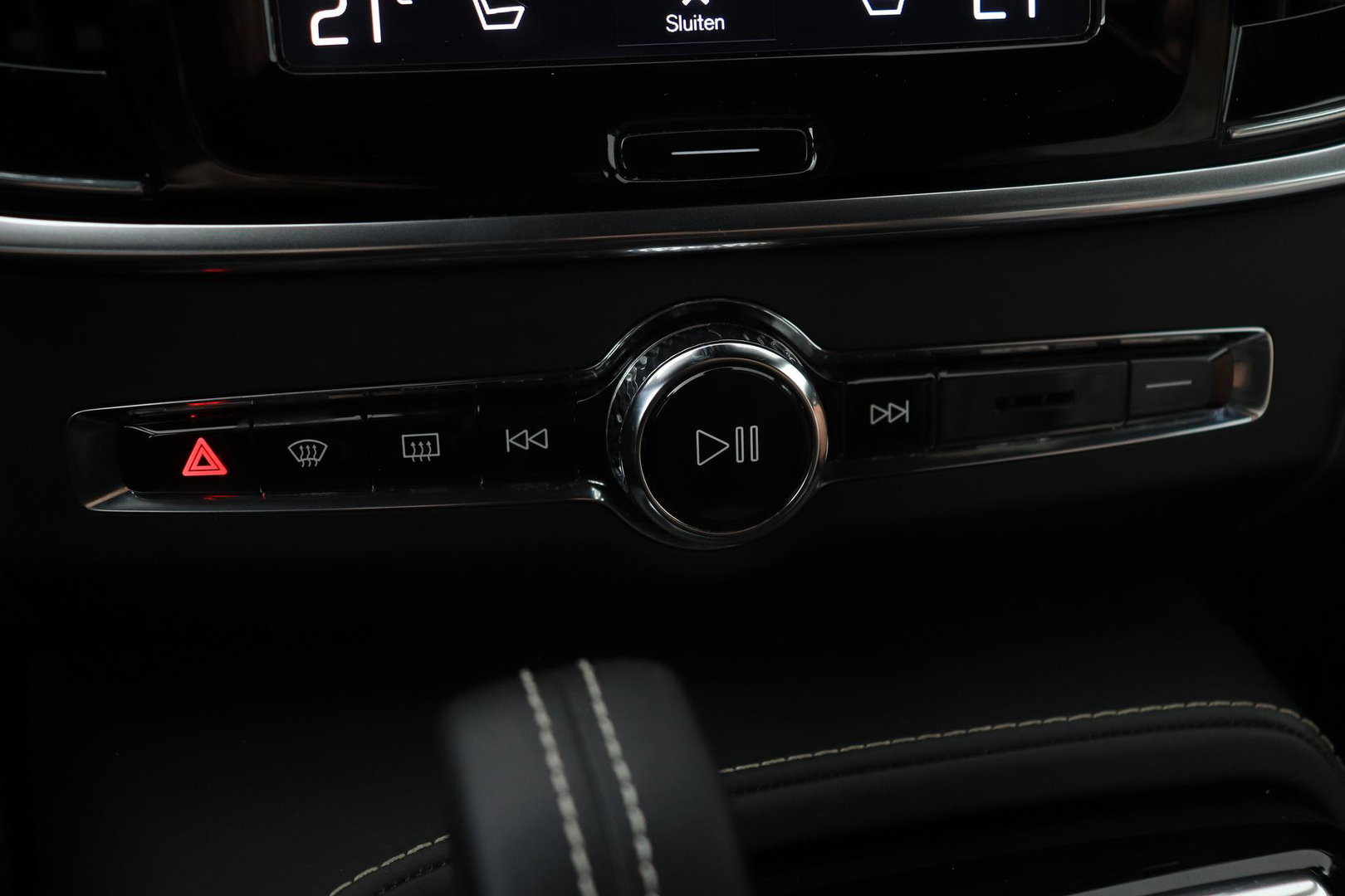 Volvo V90 T8 AWD R-Design | Luchtvering | Harman/Kardon | Trekhaak | 360° Camera | BLIS | Standkachel | 20 Inch | ACC