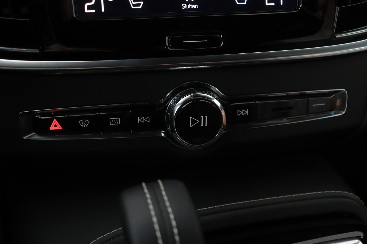 Volvo V90 T8 AWD R-Design | Luchtvering | Harman/Kardon | Trekhaak | 360° Camera | BLIS | Standkachel | 20 Inch | ACC