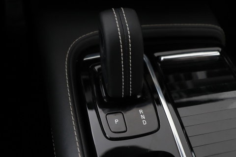 Volvo V90 T8 AWD R-Design | Luchtvering | Harman/Kardon | Trekhaak | 360° Camera | BLIS | Standkachel | 20 Inch | ACC