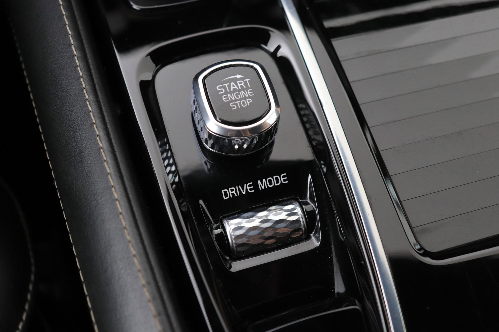 Volvo V90 T8 AWD R-Design | Luchtvering | Harman/Kardon | Trekhaak | 360° Camera | BLIS | Standkachel | 20 Inch | ACC