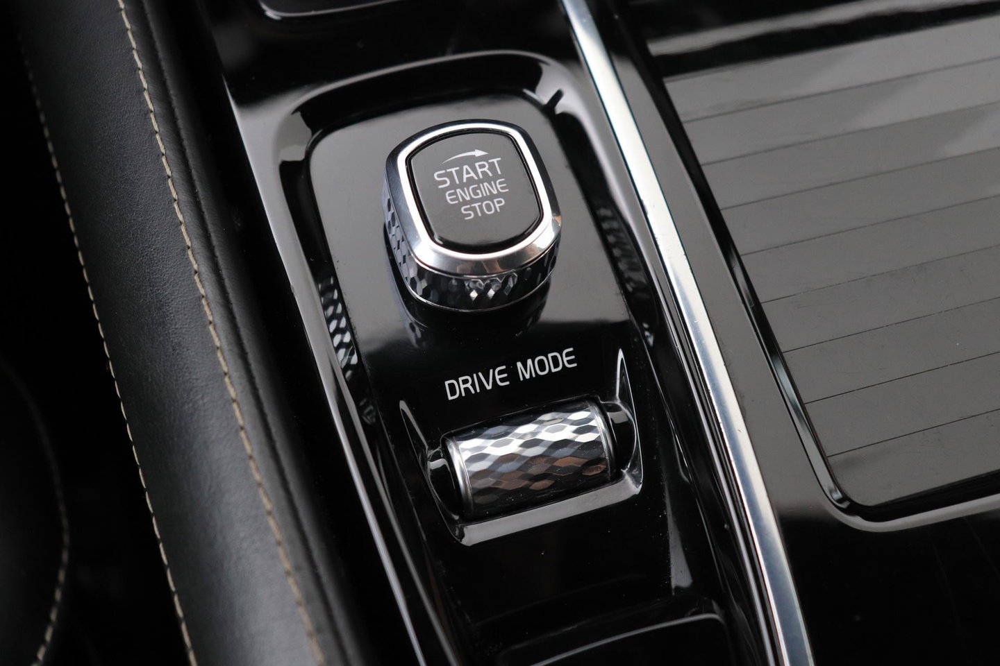 Volvo V90 T8 AWD R-Design | Luchtvering | Harman/Kardon | Trekhaak | 360° Camera | BLIS | Standkachel | 20 Inch | ACC