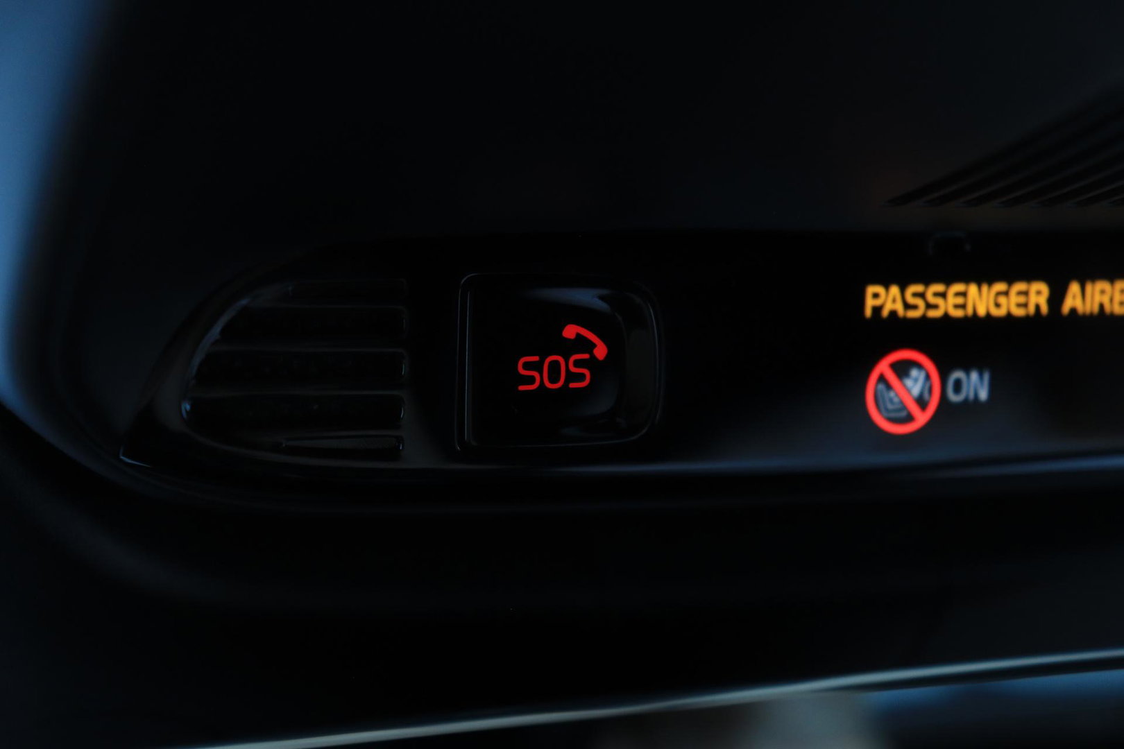 Volvo V90 T8 AWD R-Design | Luchtvering | Harman/Kardon | Trekhaak | 360° Camera | BLIS | Standkachel | 20 Inch | ACC