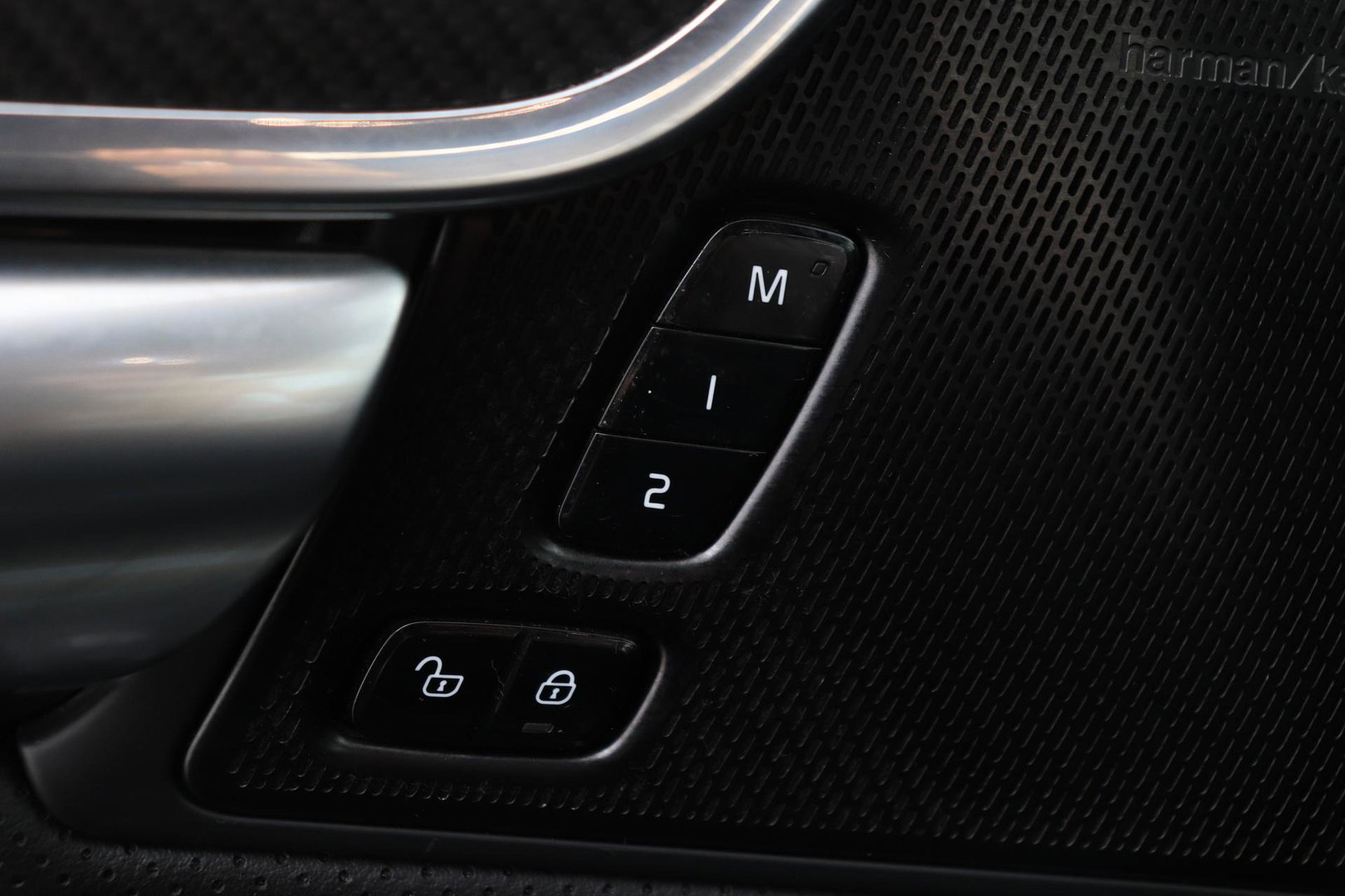Volvo V90 T8 AWD R-Design | Luchtvering | Harman/Kardon | Trekhaak | 360° Camera | BLIS | Standkachel | 20 Inch | ACC