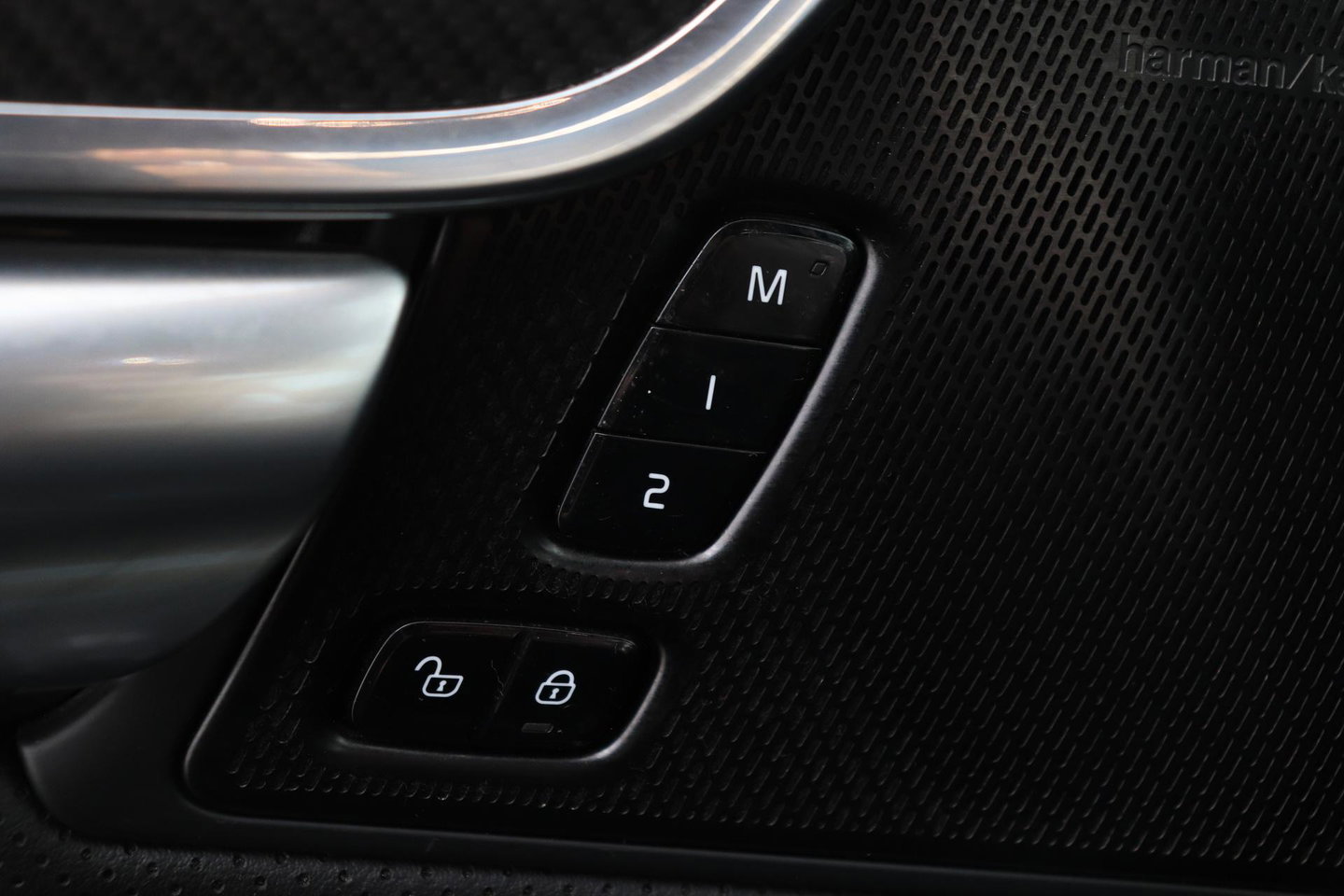Volvo V90 T8 AWD R-Design | Luchtvering | Harman/Kardon | Trekhaak | 360° Camera | BLIS | Standkachel | 20 Inch | ACC