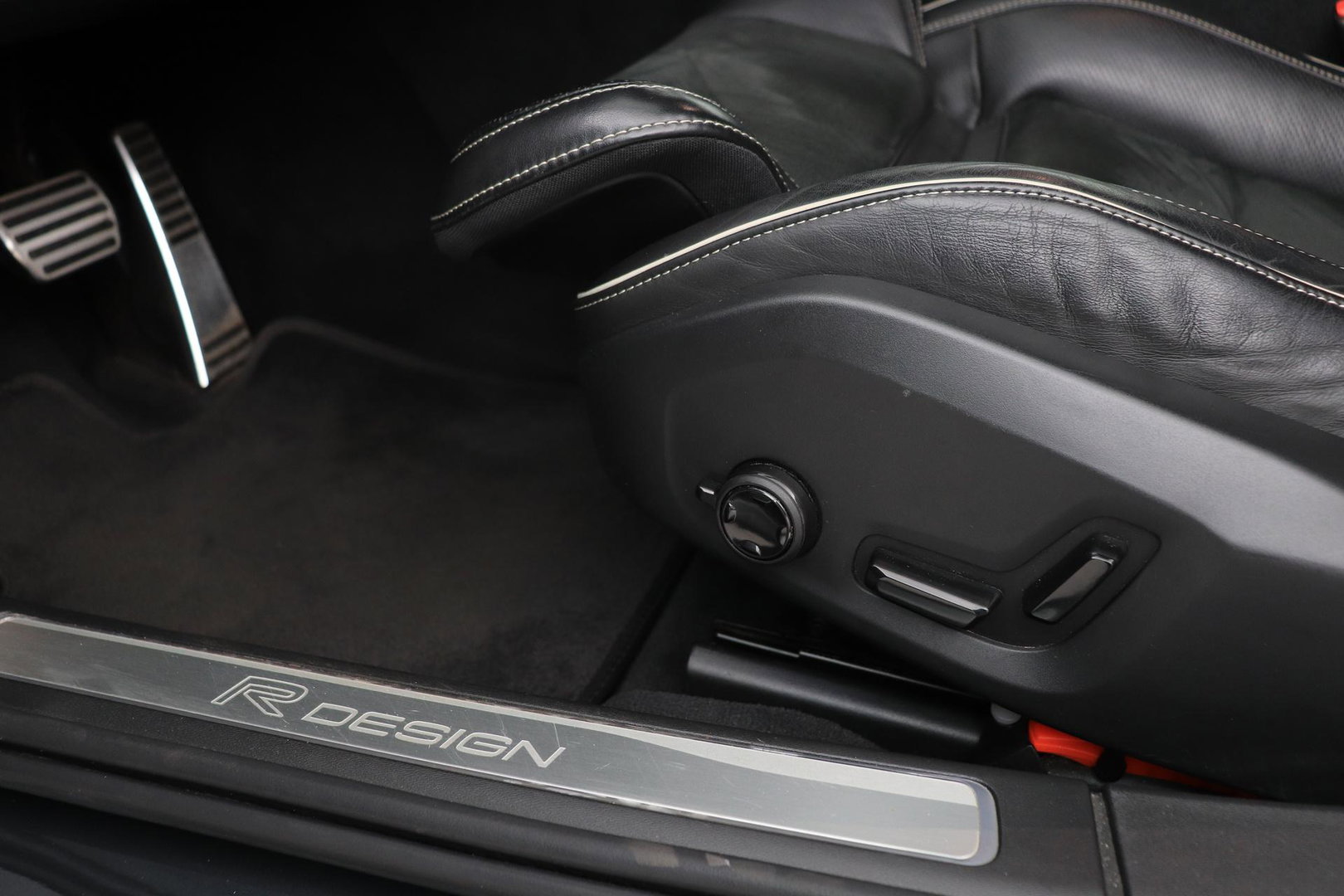 Volvo V90 T8 AWD R-Design | Luchtvering | Harman/Kardon | Trekhaak | 360° Camera | BLIS | Standkachel | 20 Inch | ACC