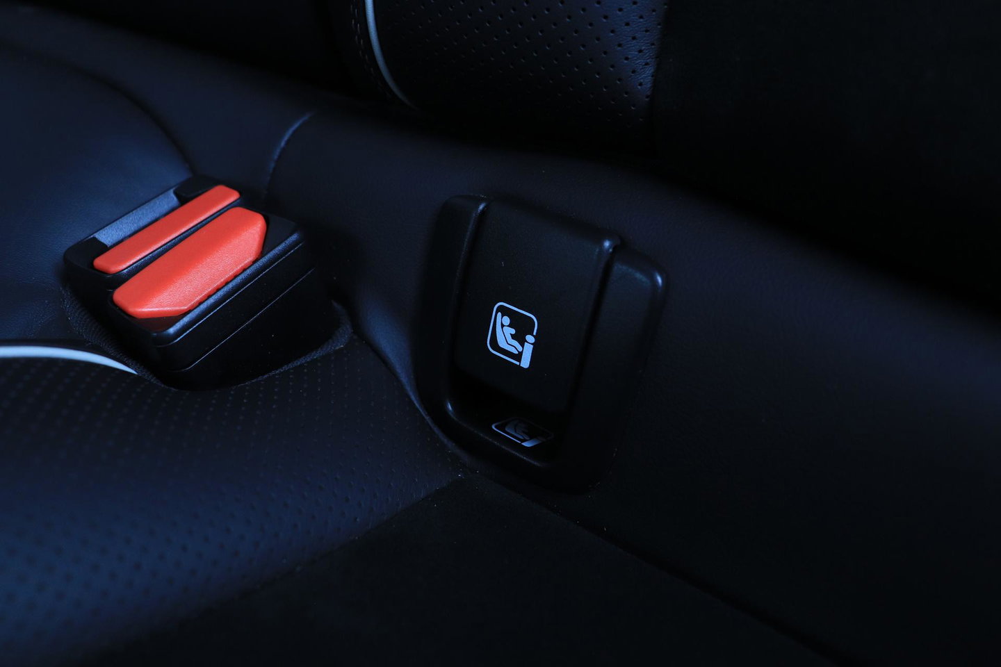 Volvo V90 T8 AWD R-Design | Luchtvering | Harman/Kardon | Trekhaak | 360° Camera | BLIS | Standkachel | 20 Inch | ACC