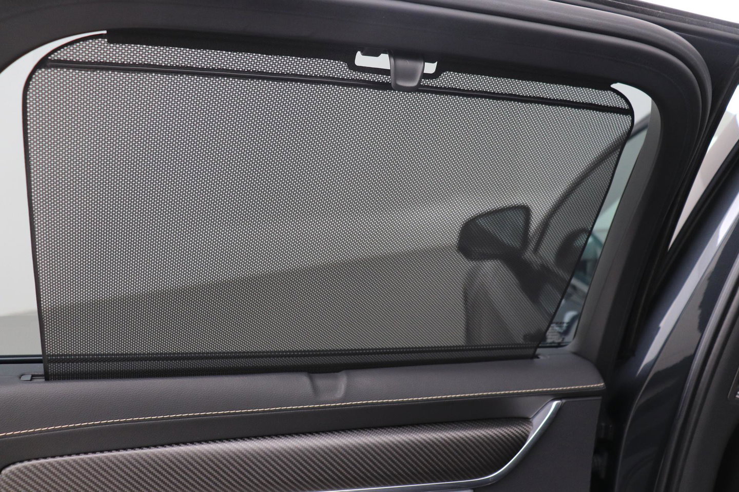 Volvo V90 T8 AWD R-Design | Luchtvering | Harman/Kardon | Trekhaak | 360° Camera | BLIS | Standkachel | 20 Inch | ACC