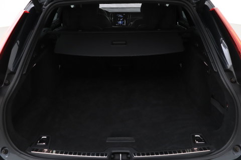 Volvo V90 T8 AWD R-Design | Luchtvering | Harman/Kardon | Trekhaak | 360° Camera | BLIS | Standkachel | 20 Inch | ACC