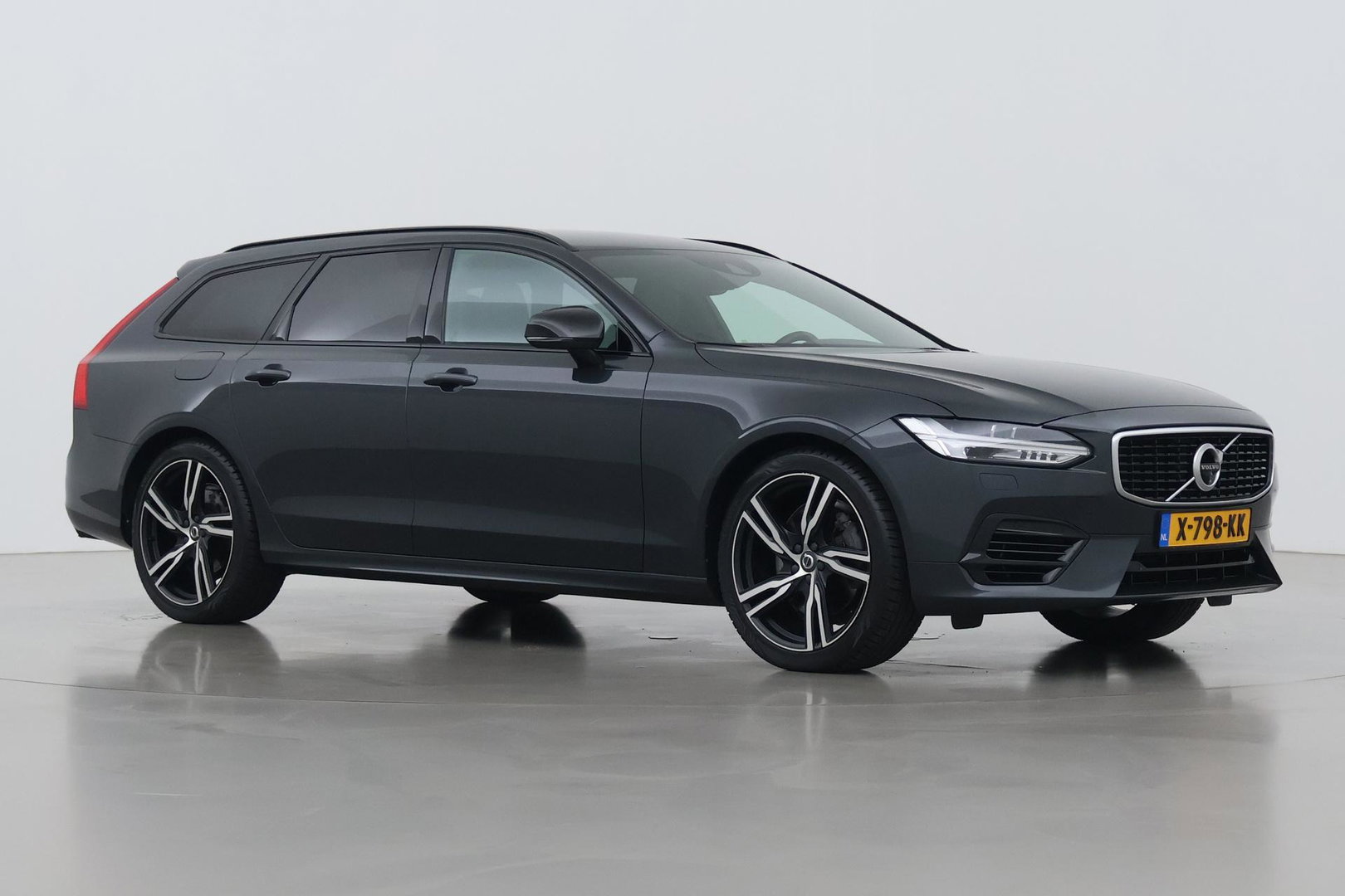 Volvo V90 T8 AWD R-Design | Luchtvering | Harman/Kardon | Trekhaak | 360° Camera | BLIS | Standkachel | 20 Inch | ACC