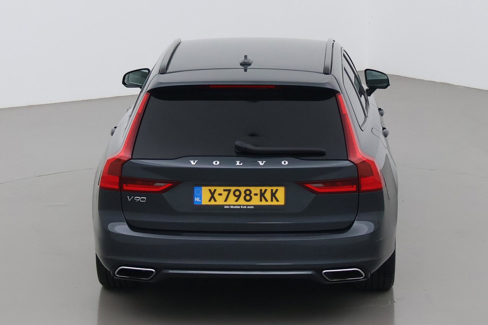 Volvo V90 T8 AWD R-Design | Luchtvering | Harman/Kardon | Trekhaak | 360° Camera | BLIS | Standkachel | 20 Inch | ACC