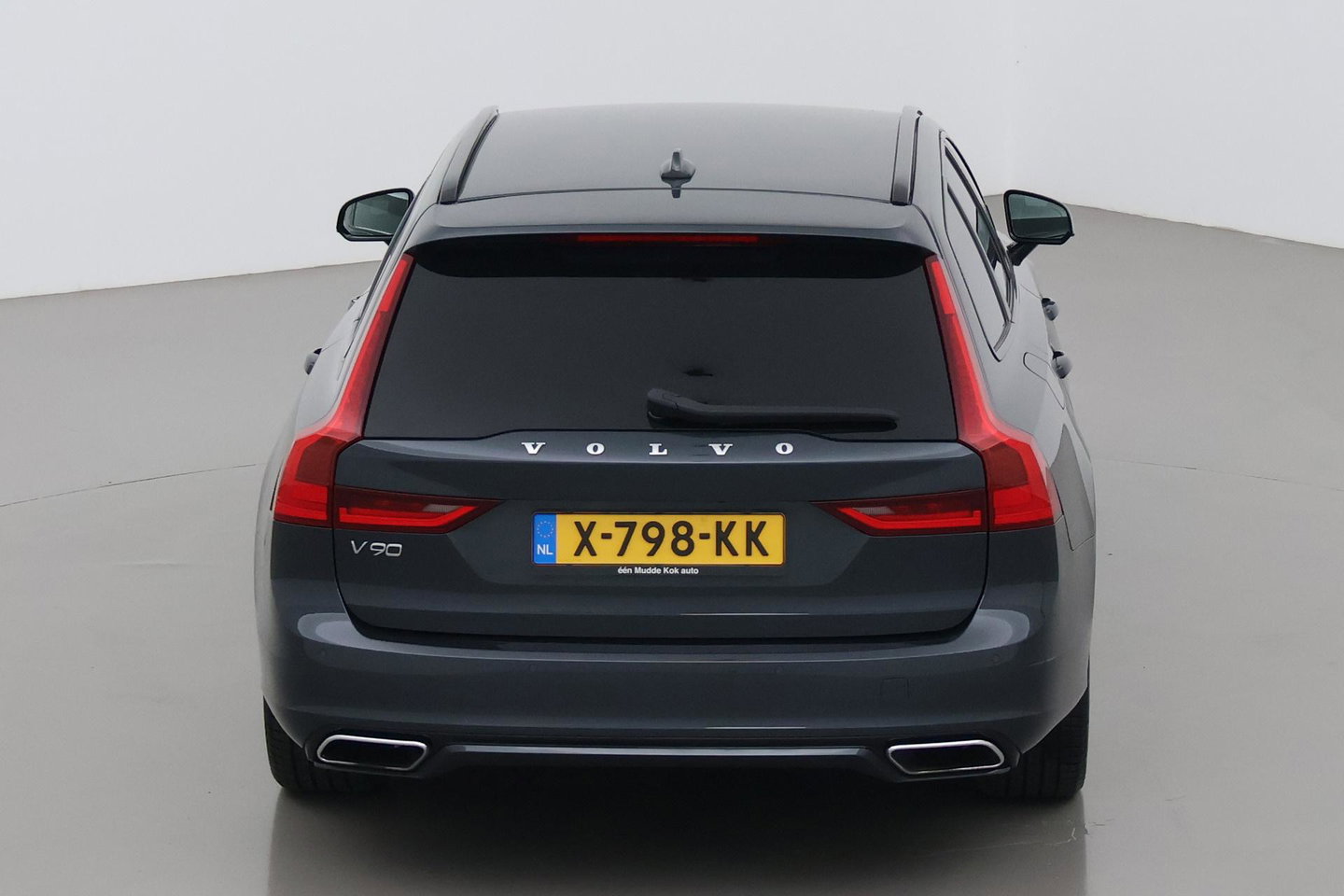 Volvo V90 T8 AWD R-Design | Luchtvering | Harman/Kardon | Trekhaak | 360° Camera | BLIS | Standkachel | 20 Inch | ACC
