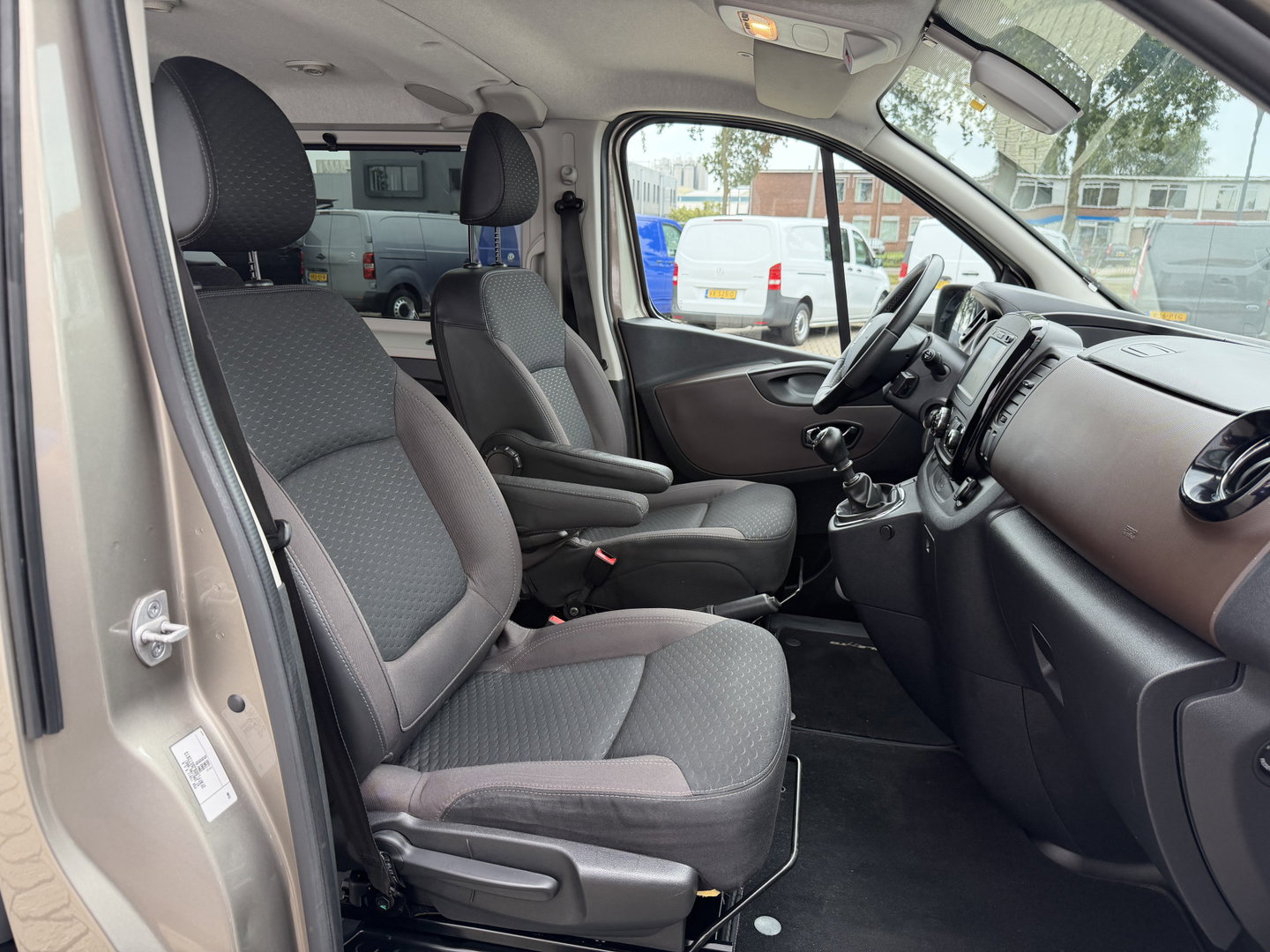Fiat Talento 1.6 MJ EcoJet 125pk L2H1 DC 5 persoons SX / vaste prijs rijklaar € 15.950 ex btw / lease vanaf € 269 / euro 6 / bpm vrij / airco / cruise / navigatie / trekhaak / camera !