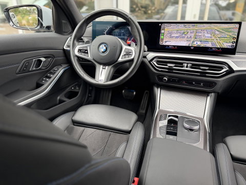 BMW 3 Serie Touring 330e xDrive M-Sport Pro |Pano|Driving Ass Prof|Innovation|360Cam|19"|