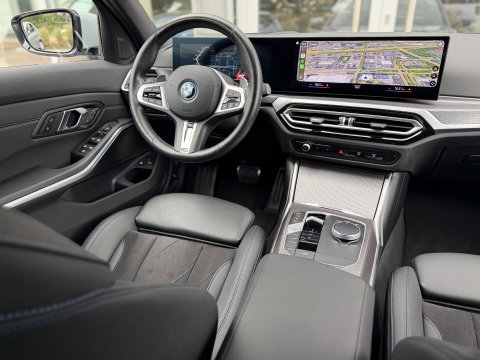 BMW 3 Serie Touring 330e xDrive M-Sport Pro |Pano|Driving Ass Prof|Innovation|360Cam|19"|