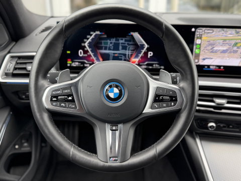 BMW 3 Serie Touring 330e xDrive M-Sport Pro |Pano|Driving Ass Prof|Innovation|360Cam|19"|
