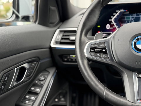 BMW 3 Serie Touring 330e xDrive M-Sport Pro |Pano|Driving Ass Prof|Innovation|360Cam|19"|