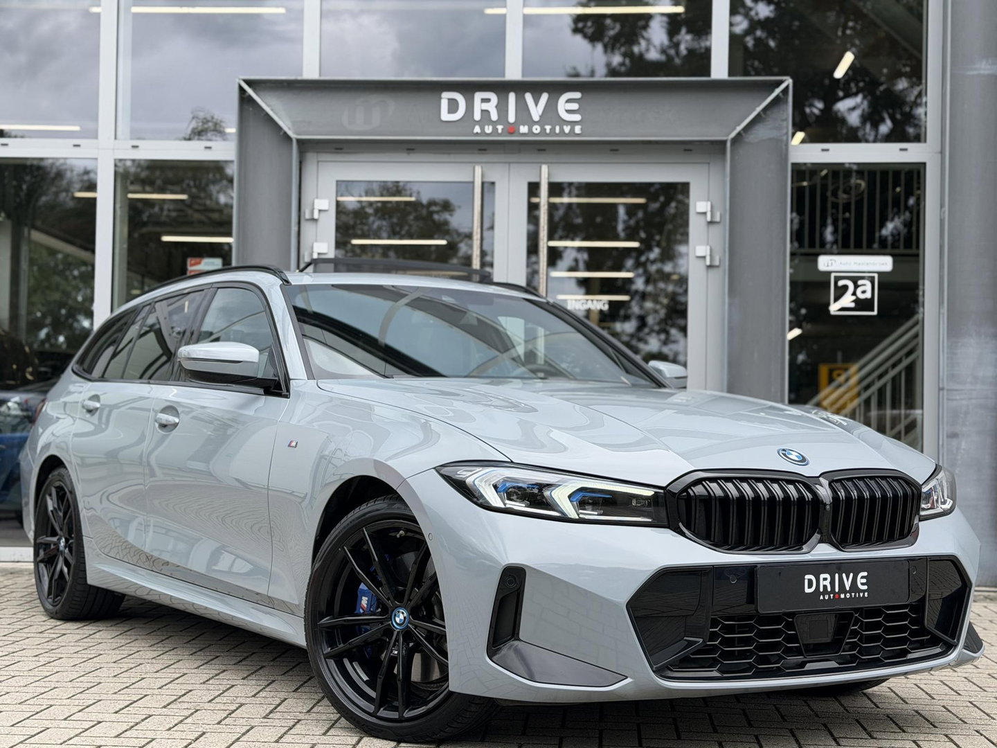 BMW 3 Serie Touring 330e xDrive M-Sport Pro |Pano|Driving Ass Prof|Innovation|360Cam|19"|