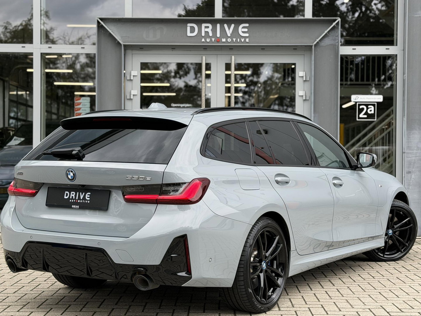 BMW 3 Serie Touring 330e xDrive M-Sport Pro |Pano|Driving Ass Prof|Innovation|360Cam|19"|