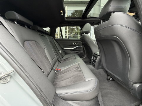 BMW 3 Serie Touring 330e xDrive M-Sport Pro |Pano|Driving Ass Prof|Innovation|360Cam|19"|