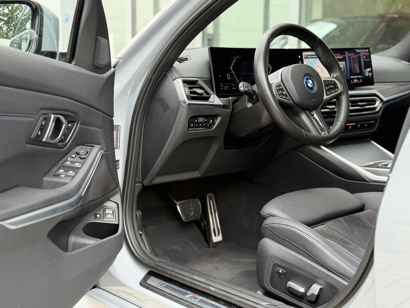 BMW 3 Serie Touring 330e xDrive M-Sport Pro |Pano|Driving Ass Prof|Innovation|360Cam|19"|