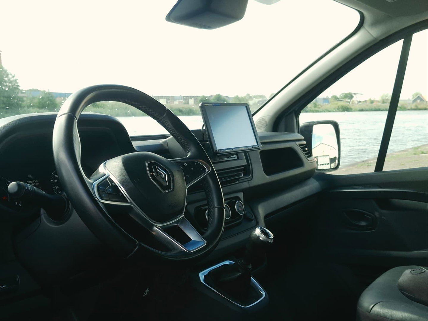 Renault Trafic 2.0 dCi L2H1 DC | Led | Unieke Kleur | Stuur Bediening | Cruise |