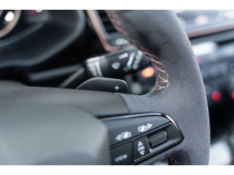 SEAT Leon ST 2.0 TSI 4DRIVE CUPRA R CARBON PANO BREMBO BEATS
