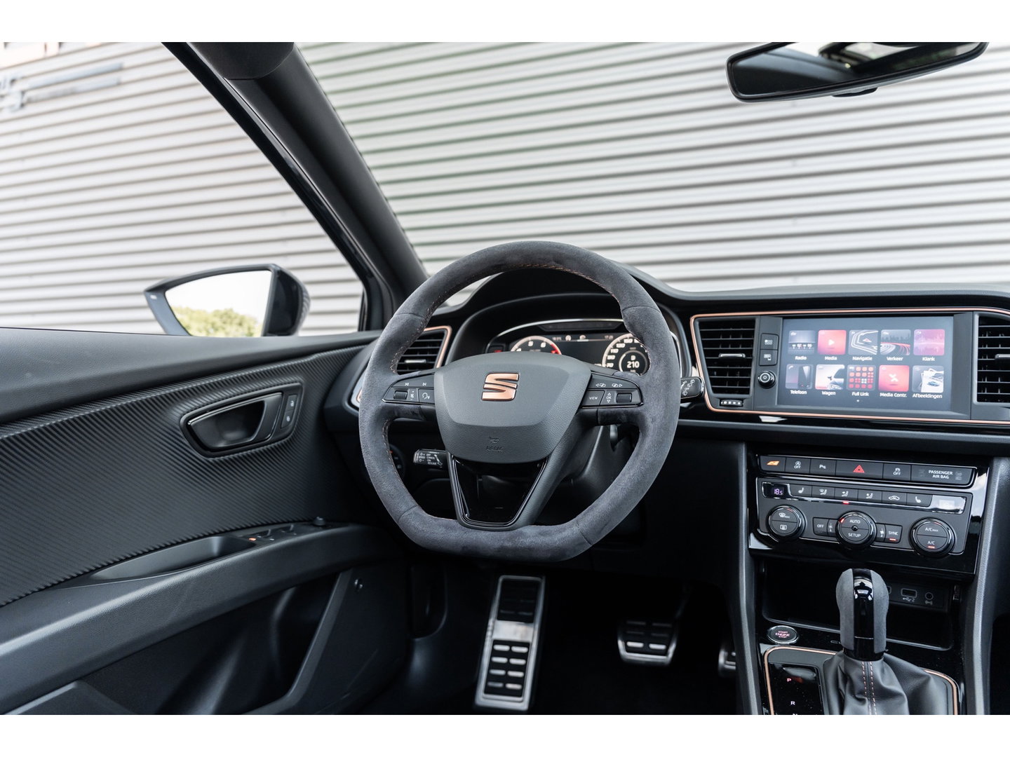 SEAT Leon ST 2.0 TSI 4DRIVE CUPRA R CARBON PANO BREMBO BEATS