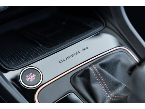 SEAT Leon ST 2.0 TSI 4DRIVE CUPRA R CARBON PANO BREMBO BEATS