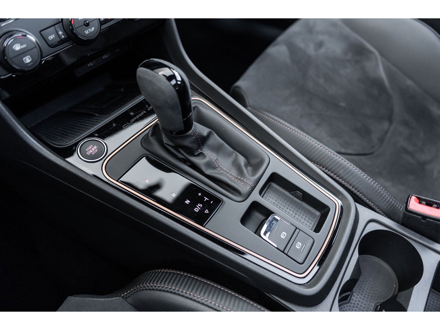 SEAT Leon ST 2.0 TSI 4DRIVE CUPRA R CARBON PANO BREMBO BEATS